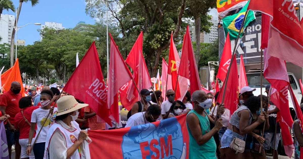 Manifestantes contra o governo Bolsonaro ocupam o Campo Grande 