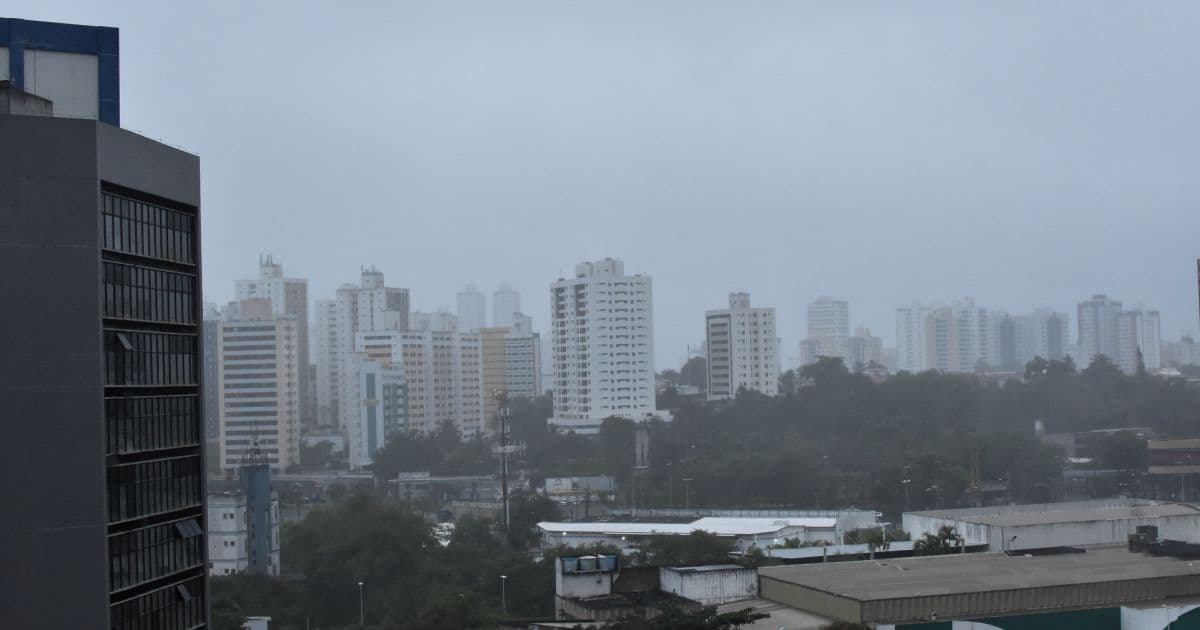 Chuva continua em Salvador e Codesal registra ocorrências de deslizamento de terra