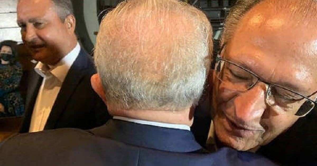 Lula e Alckmin têm primeiro encontro público e se alinham para formação de chapa 