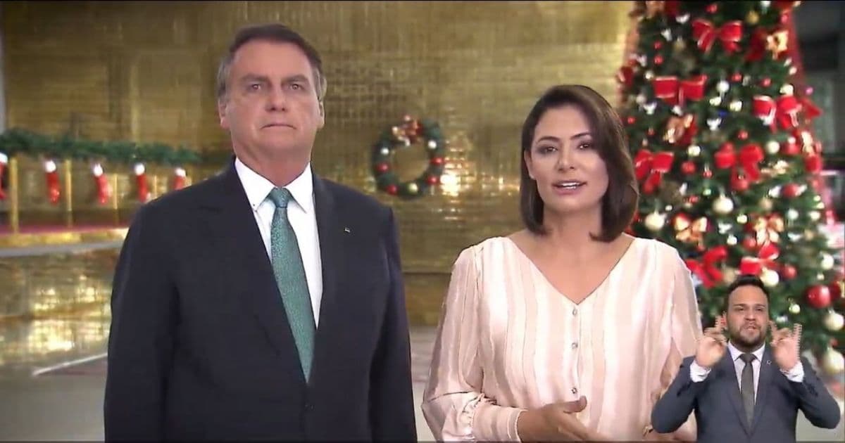 Com 'protagonismo' de Michelle, Bolsonaro deseja que 2022 seja melhor