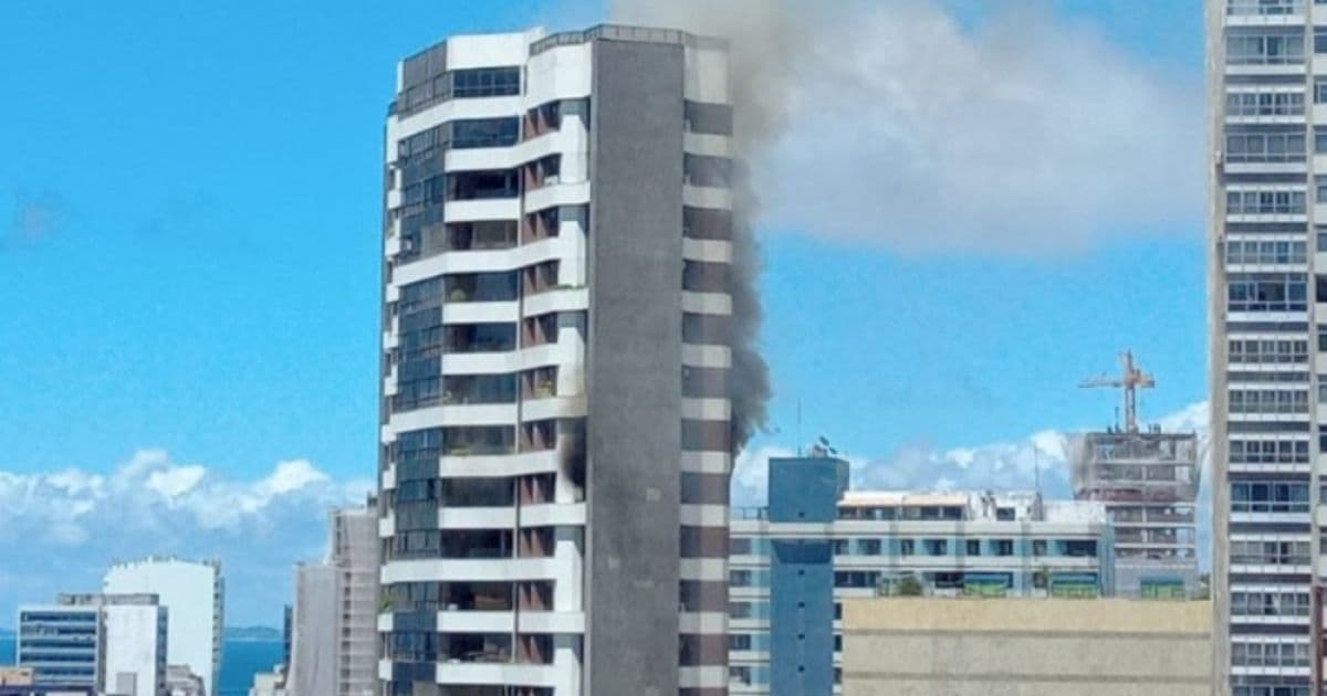 VÍDEO: Apartamento de luxo na Barra é atingido por incêndio 