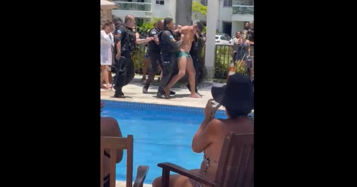 Vídeo: PM entra em piscina e conduz vereador de SP suspeito de injúria e preconceito