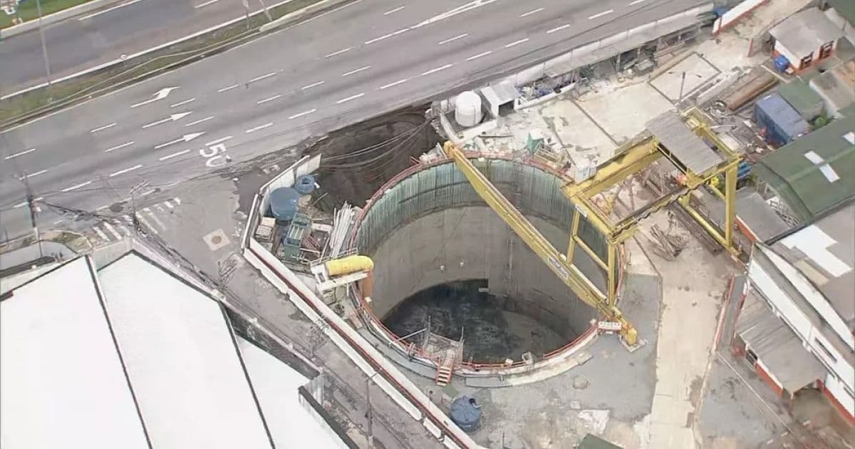 Parte da marginal Tietê desaba após acidente em obra do metrô de São Paulo