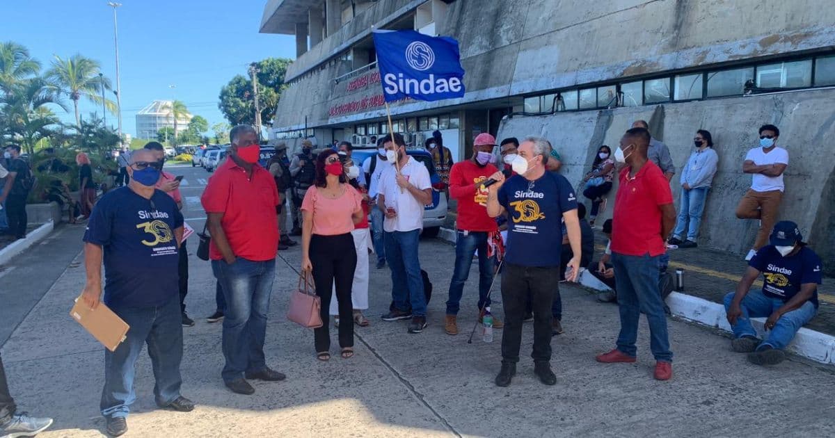 AL-BA: Integrantes do Sindae protestam contra abertura de capital da Embasa