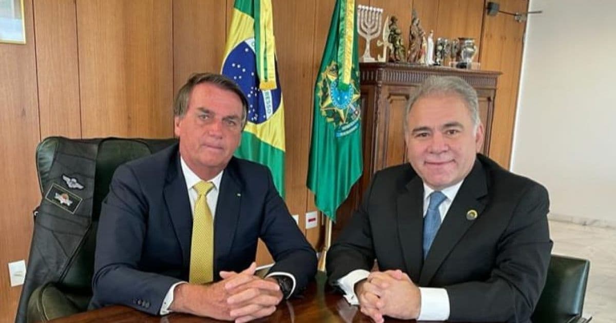 Bolsonaro diz que Ministério da Saúde estuda rebaixar 'pandemia' para 'endemia'