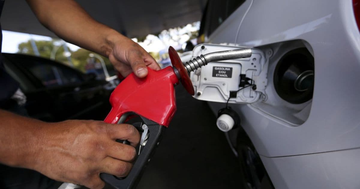 Governo deveria criar fundo para segurar subida do preço da gasolina, dizem importadores