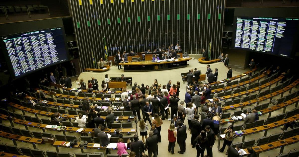 Entenda mudanças na bancada de federais da Bahia de 2018 até a janela partidária de 2022