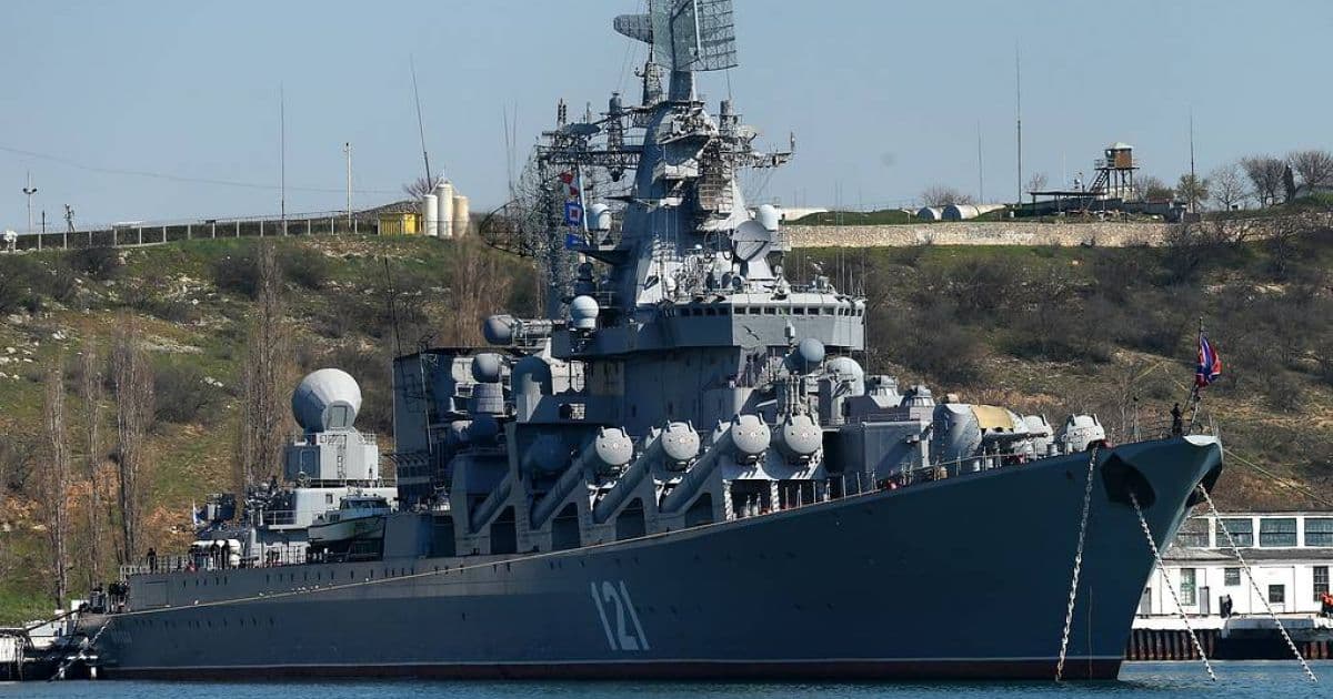 Principal navio de guerra da Rússia afunda no Mar Negro; Ucrânia reivindica ataque