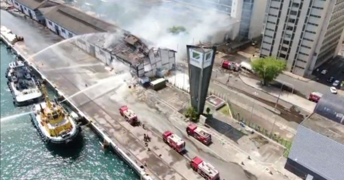 Bombeiros controlam incêndio em galpão da Codeba: 'Não há mais chamas'