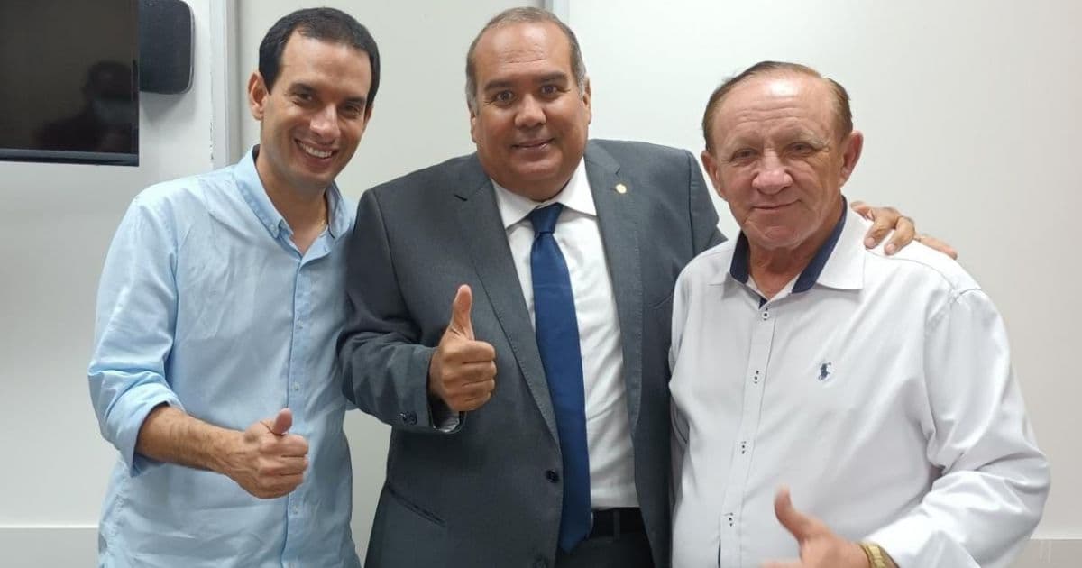 Filiado ao PDT, pastor Carlos Ubaldino se junta à oposição na AL-BA