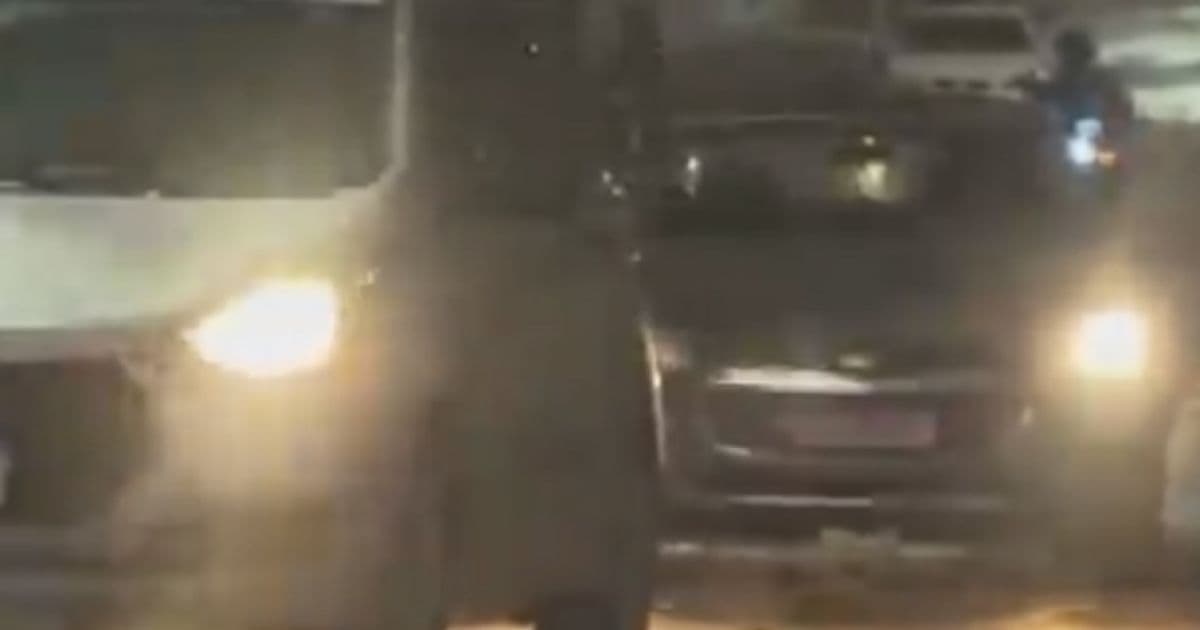 VÍDEO: Homens armados roubam carro de tenente do Exército na Pituba