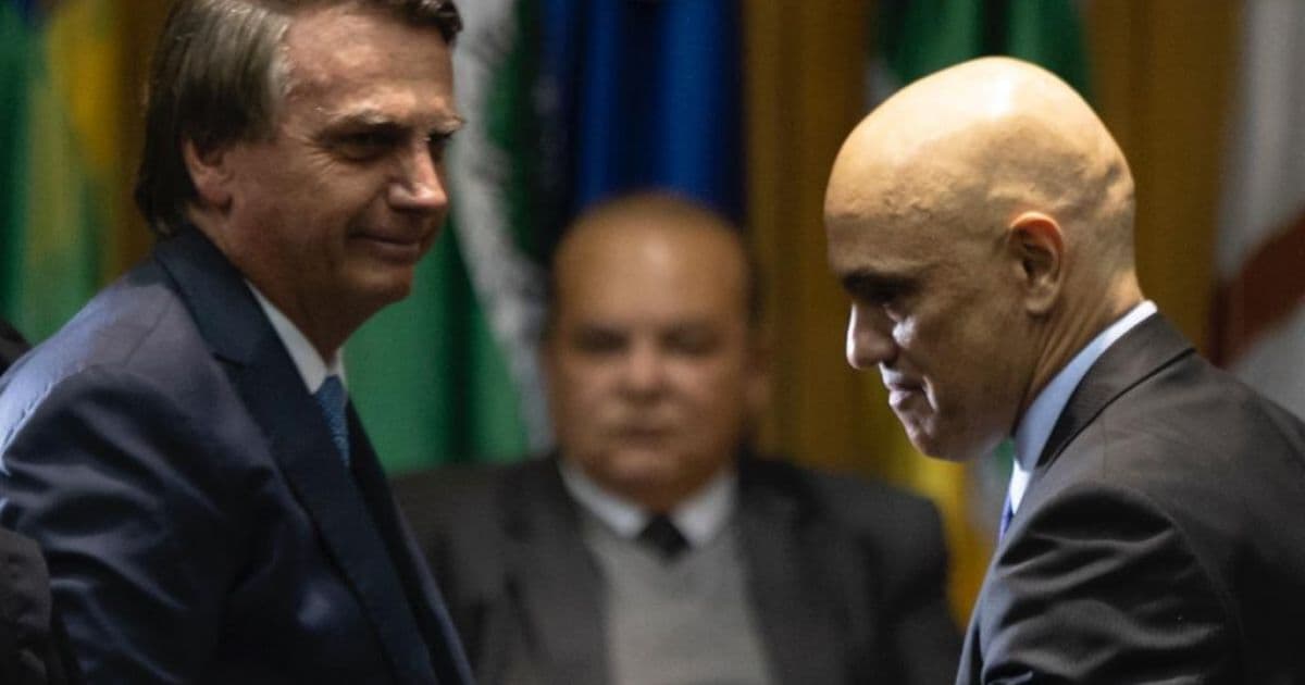 Vídeo: Bolsonaro cumprimenta Moraes em posse de ministros do TST