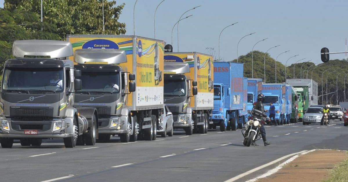 Caminhoneiros prometem greve e criticam proposta de fixação do ICMS