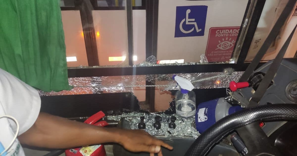 VÍDEO: Motorista quebra vidro de ônibus após colisão no Stiep