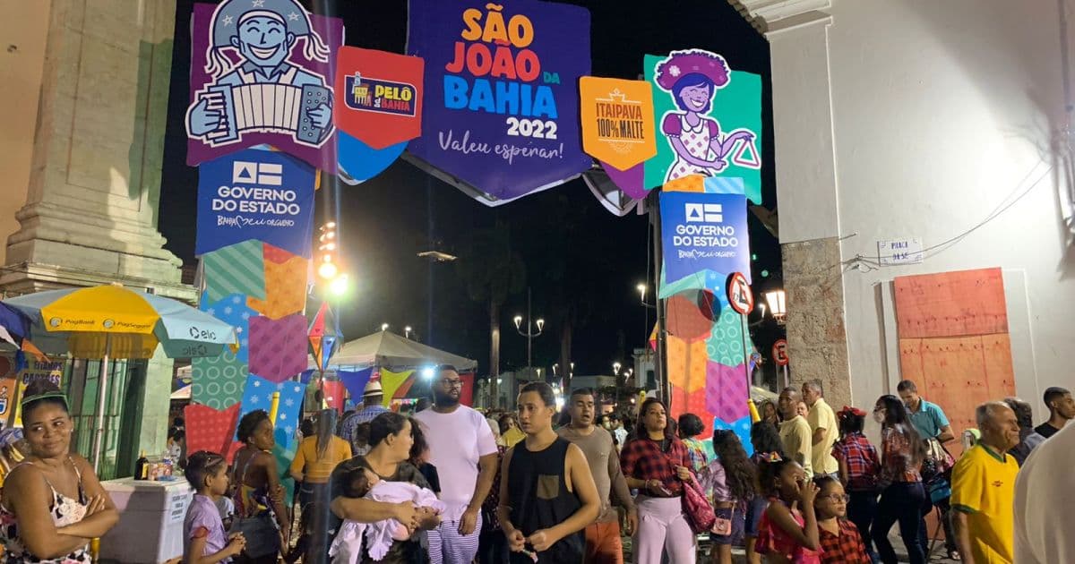 São João no Pelô: Segundo dia de festa tem movimento intenso na Praça da Cruz Caída