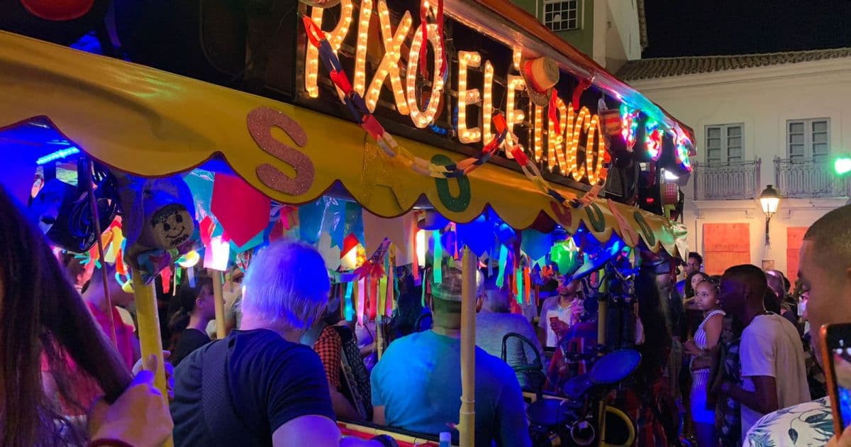 Carnaval no São João? Festa no Pelourinho tem mini trio com axé; veja fotos
