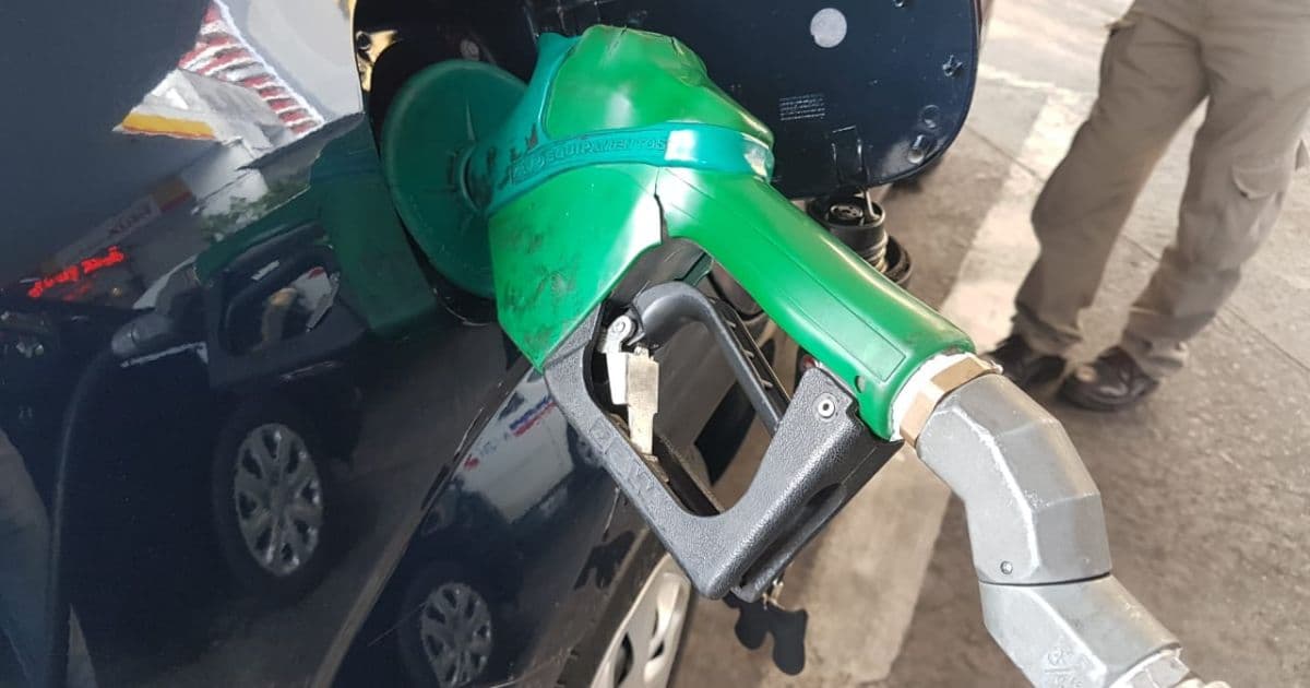 Preço da gasolina cai em postos de Salvador; redução é de R$ 0,60 em média