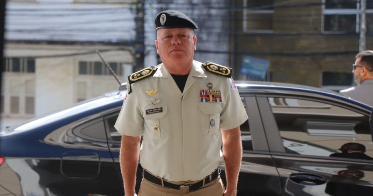 Comandante-geral estreia novo uniforme da PM-BA; veja fotos