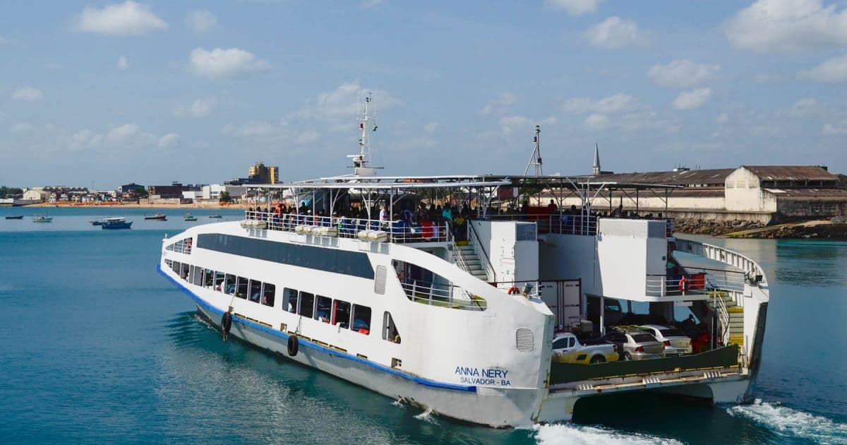 Sistema ferry-boat opera com apenas duas embarcações nesta segunda