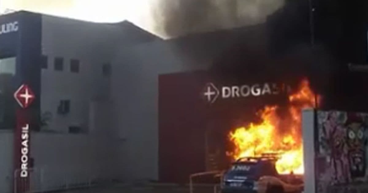 VÍDEO: Viatura da Polícia Militar pega fogo após problemas elétricos em Brotas
