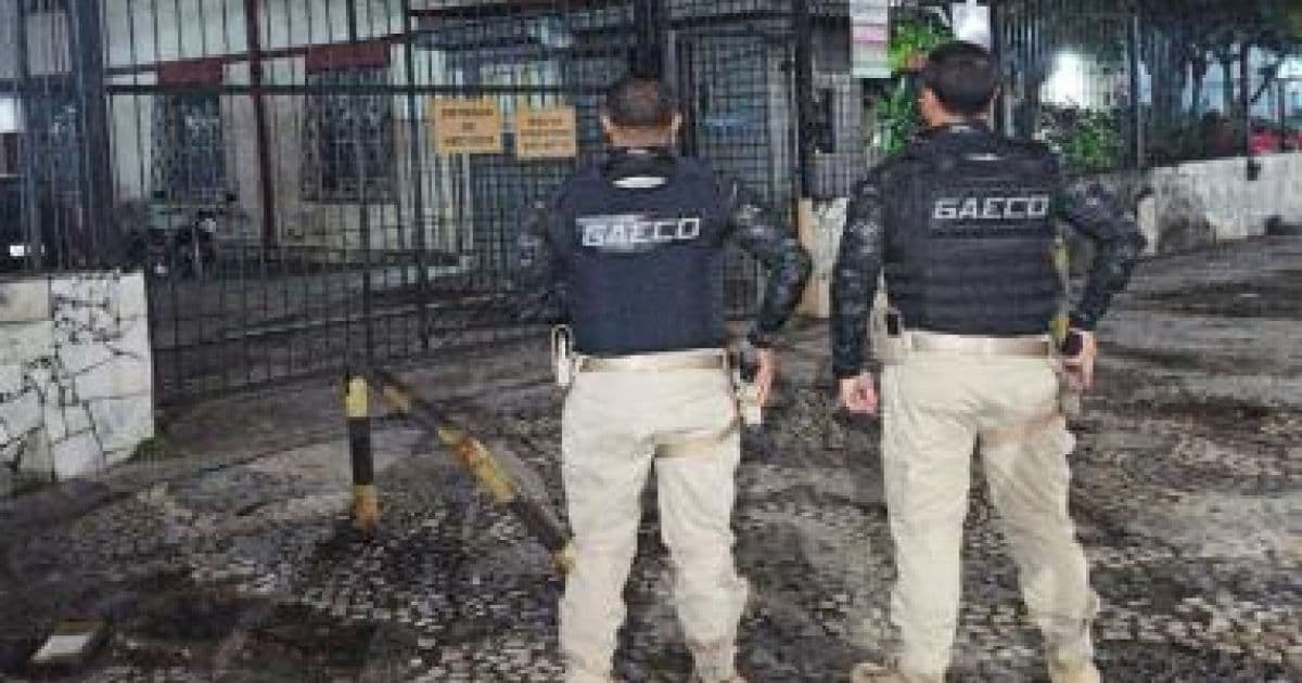 Monitores são presos acusados de levar celulares e drogas para presídio