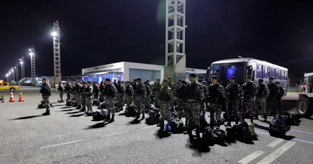 Jerônimo acompanha embarque de 70 policiais militares baianos que reforçarão segurança em Brasília