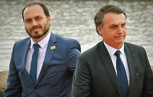  Novas estratégias são adotadas por Carlos Bolsonaro para sua rede e a do ex-presidente, diz coluna