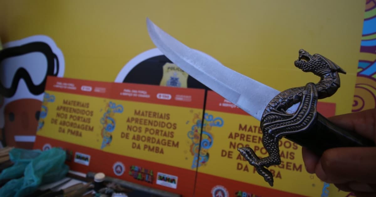 Espada samurai é apreendida em portal de abordagem no carnaval de Salvador; 200 itens foram achados