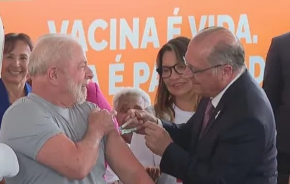 Imagem sobre Em lançamento de campanha com o Ministério da Saúde, Lula recebe vacina bivalente contra Covid-19