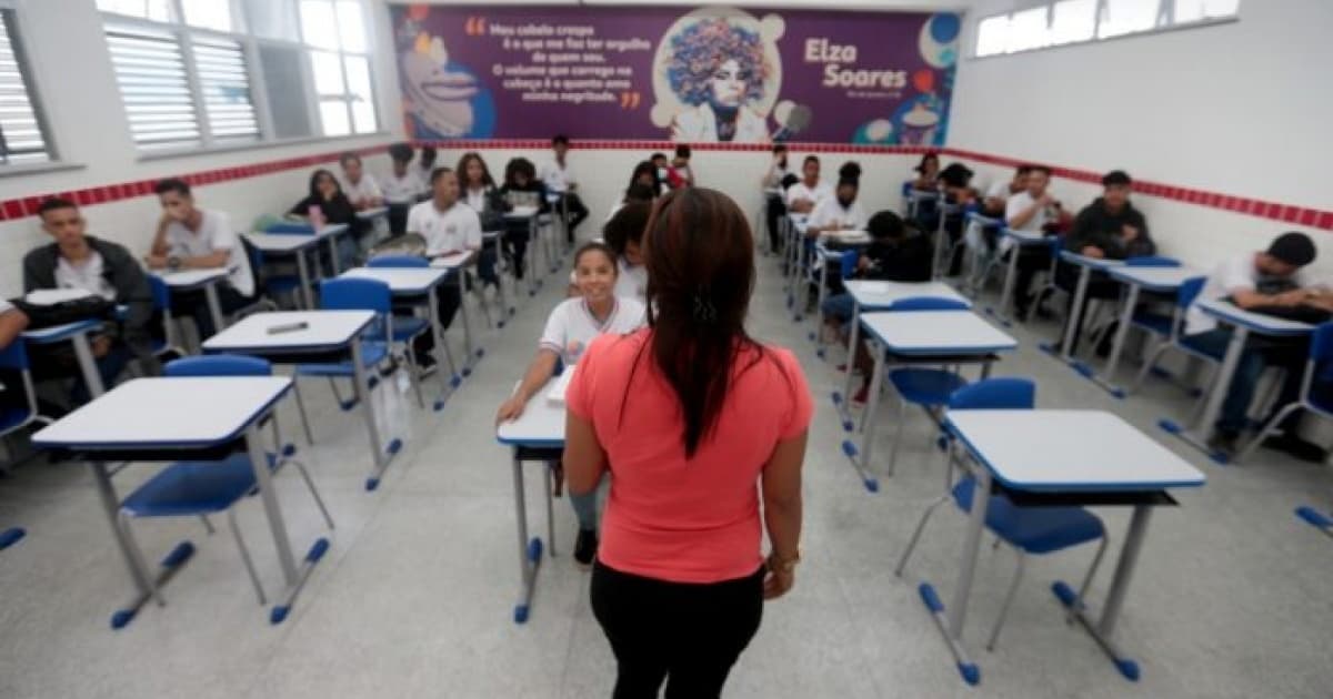 Mais da metade dos professores baianos está insatisfeita com o salário que recebe, revela pesquisa