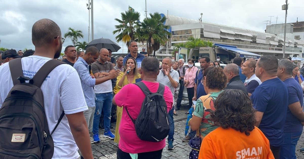 Servidores municipais de Salvador protestam contra reajuste salarial de 4%   