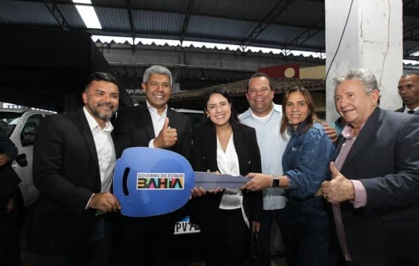 Ex-bolsonarista? Talita Oliveira posa ao lado de Jerônimo Rodrigues em evento do governo em Salvador
