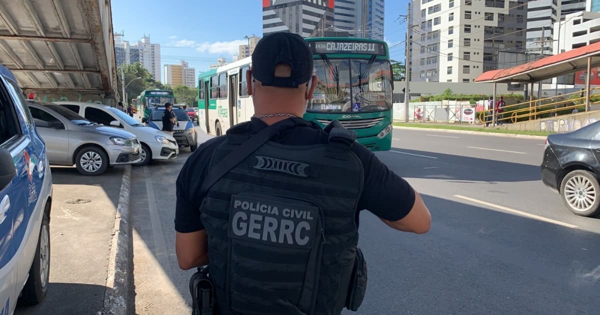 Homem é preso poucas horas após roubar celulares em ônibus na Suburbana 