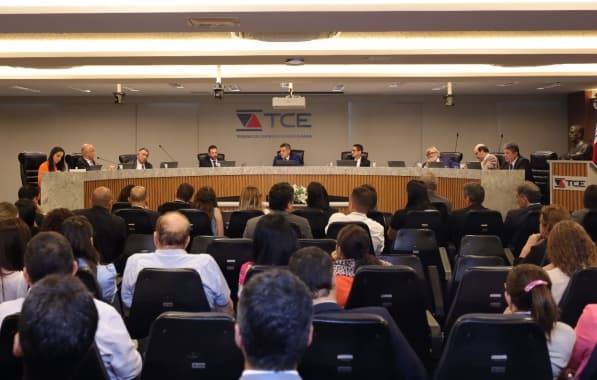 TCE convida secretários para assistir julgamento de contas do último ano de Rui Costa no governo
