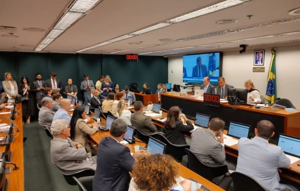Após João Leão mudar voto pouco antes da decisão, Conselho de Ética arquiva denúncia contra Zambelli