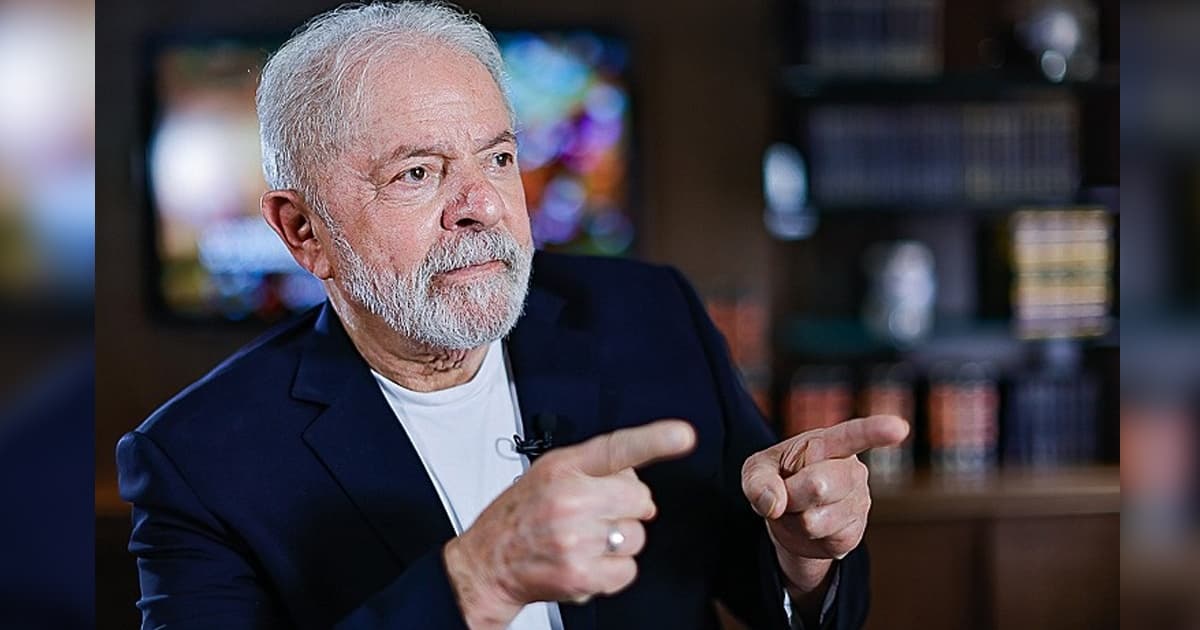 Cirurgia no quadril de Lula ocorre sem intercorrência e presidente já está acordado, informam médicos