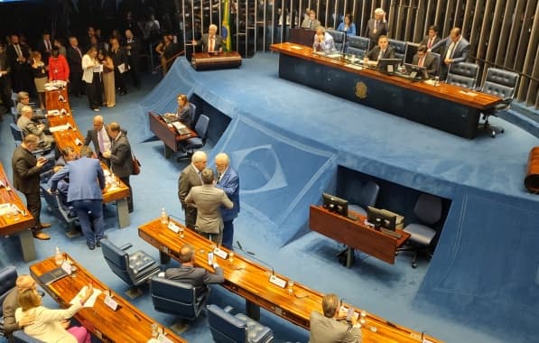 Wagner realiza corpo a corpo para garantir aprovação da reforma tributária e Bolsonaro faz campanha contra