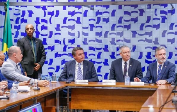 Encontro do embaixador de Israel com Bolsonaro abre crise diplomática e Paulo Coelho exige providências do Itamaraty