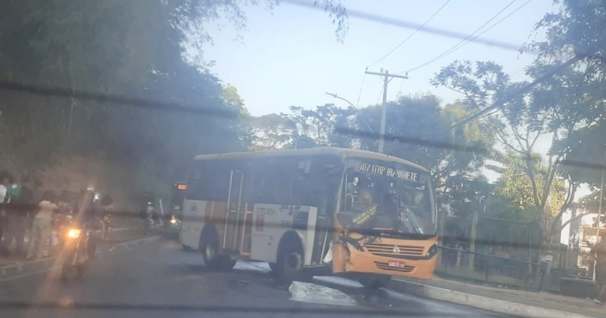 Acidente com “amarelinho” deixa trânsito intenso em trecho da Avenida São Rafael