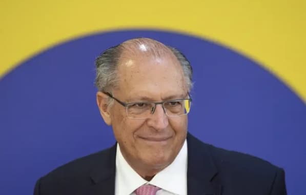 Alckmin diz que Bolsonaro é "desocupado" e sugere que quem não é democrata "não deve participar de eleição"