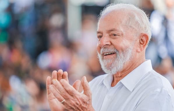 Lula evita comentar operação da PF contra Bolsonaro, mas defende investigação 