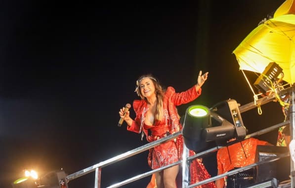  Daniela Mercury canta com Preta Gil na passagem do Crocodilo pelo circuito Barra-Ondina 