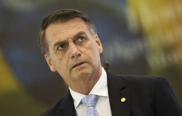 Bolsonaro fica em silêncio na PF em depoimento sobre trama golpista
