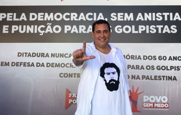 "Dia de celebrar a vitória da república brasileira sobre a tentativa de golpe", afirmou Éden no ato em defesa da democracia 