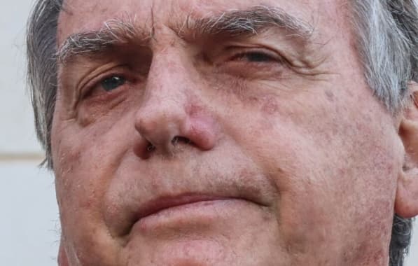 Defesa diz que Bolsonaro se hospedou em embaixada para manter contato com autoridades do país amigo