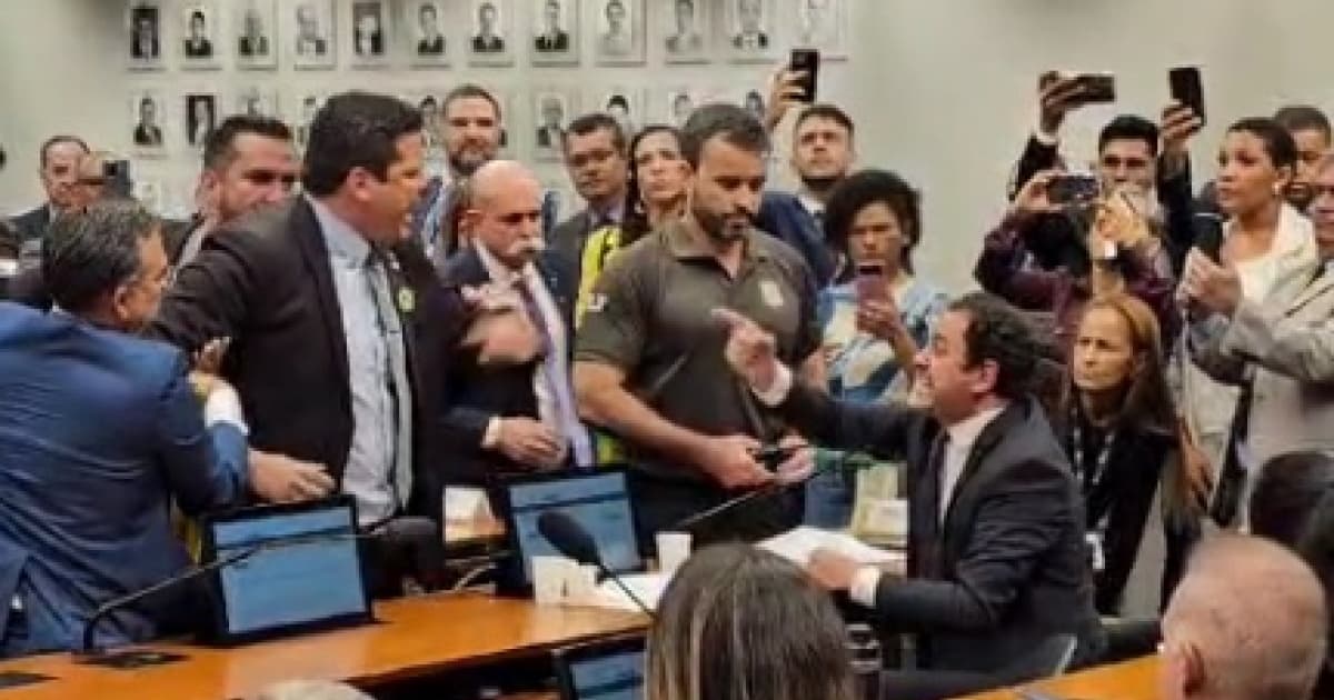 VÍDEO: Deputados batem-boca durante sessão que tratava de homenagem a Elon Musk