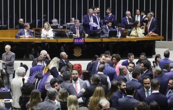 Com 277 votos a favor, Câmara dos Deputados confirma decisão do STF e mantém prisão de Chiquinho Brazão