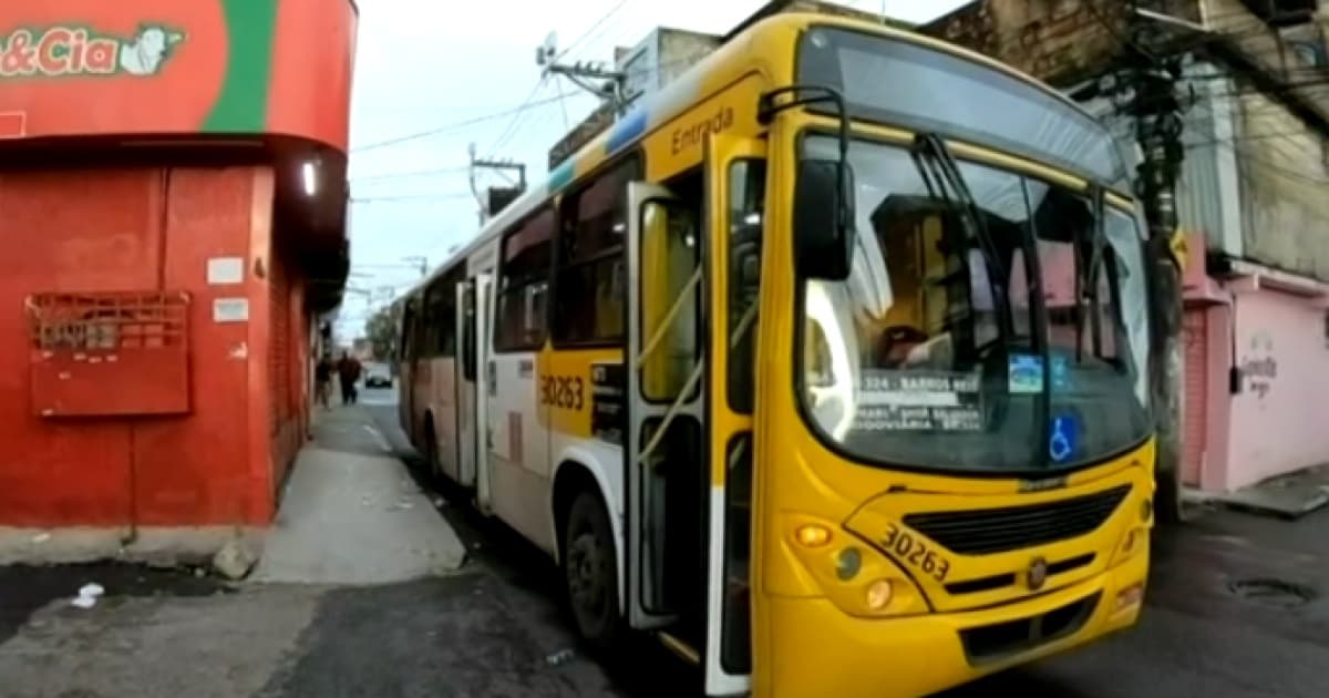Homem escorrega em calçada e é atropelado por ônibus no Subúrbio de Salvador