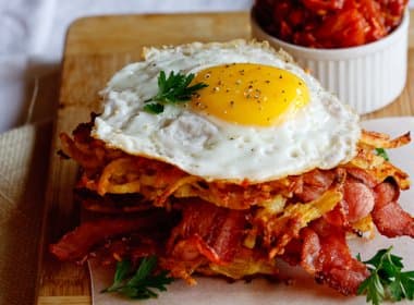 Consumo de bacon e ovos fritos está associado ao Alzheimer, diz estudo