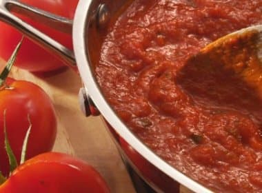 Anvisa proíbe venda de extrato e molho de tomate de 5 marcas por pelo de roedor